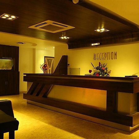The Retreat Hotel Guduvancheri Exterior photo